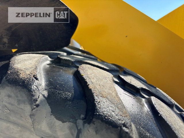 Wheel loader Cat 908M