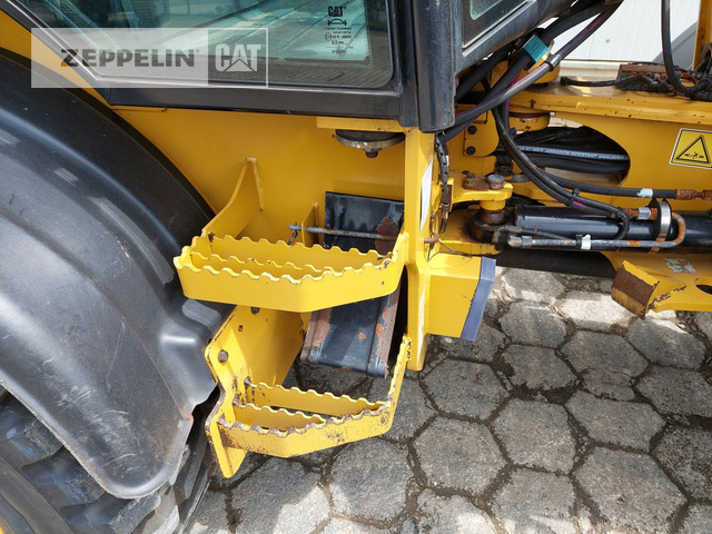 Wheel loader Cat 908M