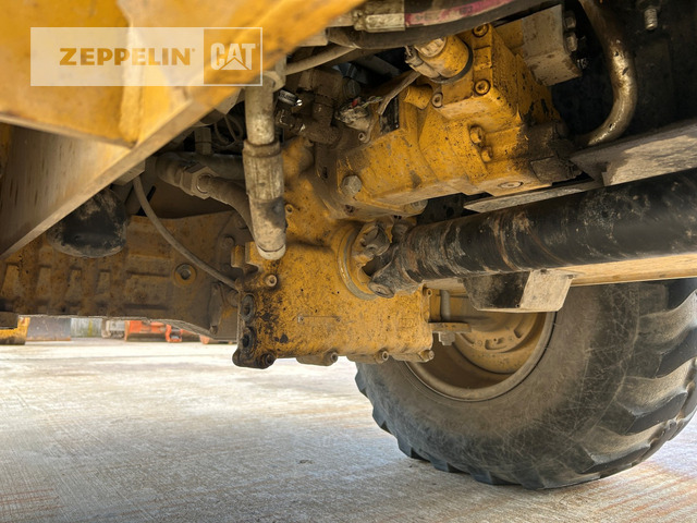 Wheel loader Cat 908M