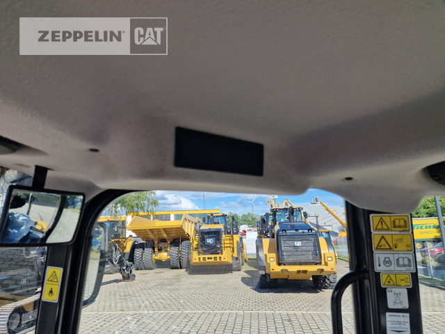 Wheel loader Cat 908M