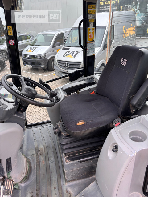 Wheel loader Cat 908M