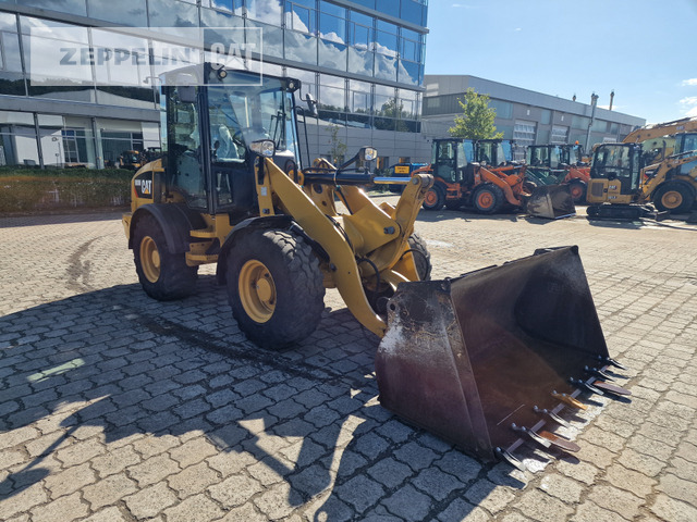 Wheel loader Cat 908M