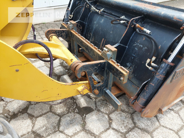 Wheel loader Cat 908M