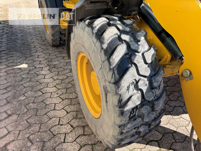 Wheel loader Cat 908M