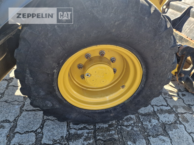 Wheel loader Cat 908M