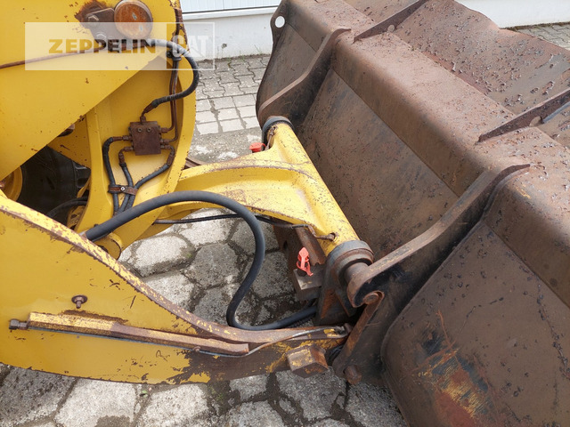 Wheel loader Cat 908M