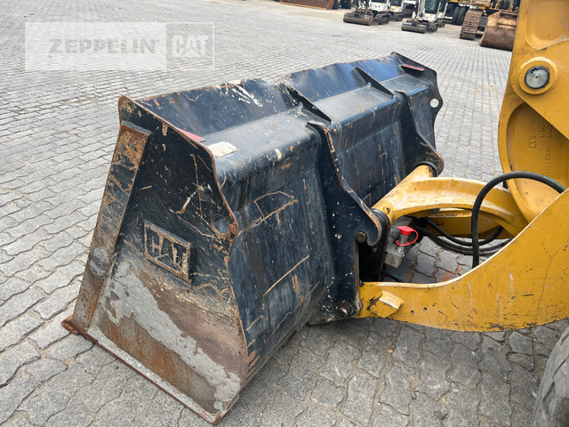 Wheel loader Cat 908M