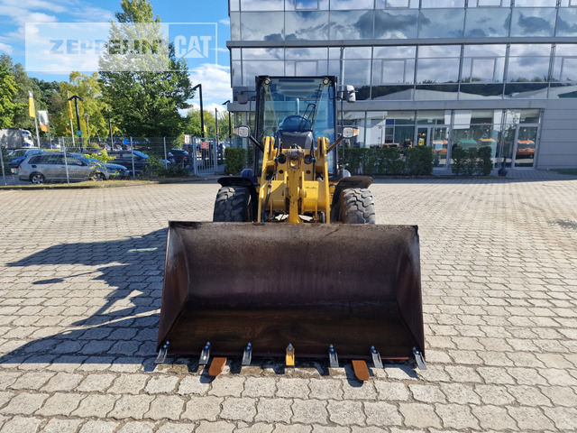 Wheel loader Cat 908M