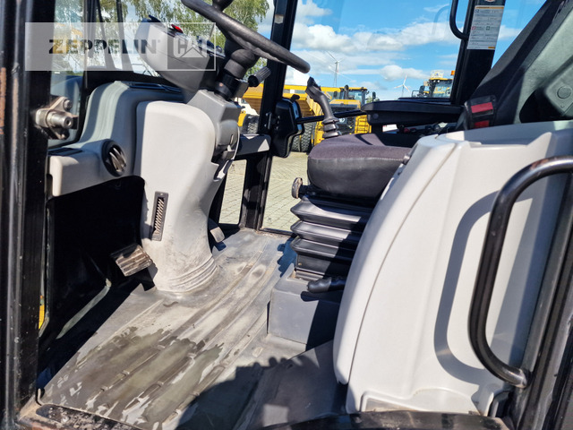 Wheel loader Cat 908M