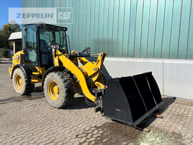 Wheel loader Cat 908M