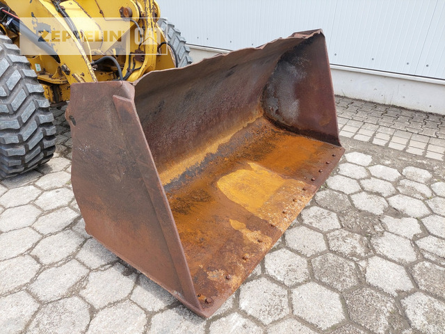 Wheel loader Cat 908M