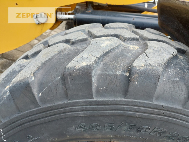 Wheel loader Cat 908M