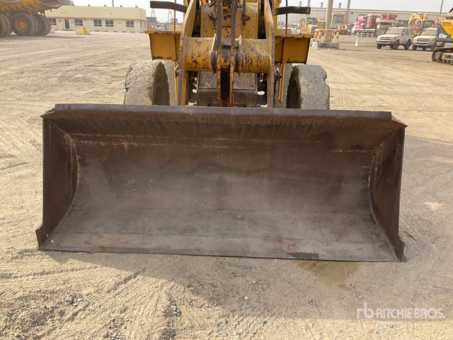 Wheel loader Cat 910E