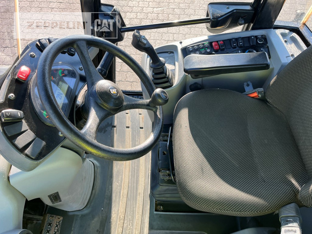 Wheel loader Cat 918M