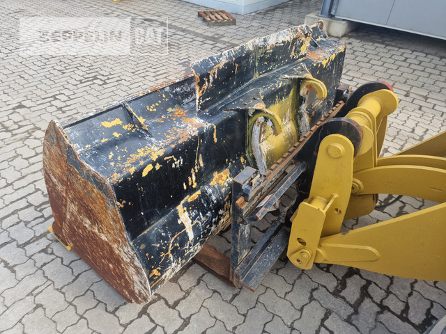 Wheel loader Cat 918M