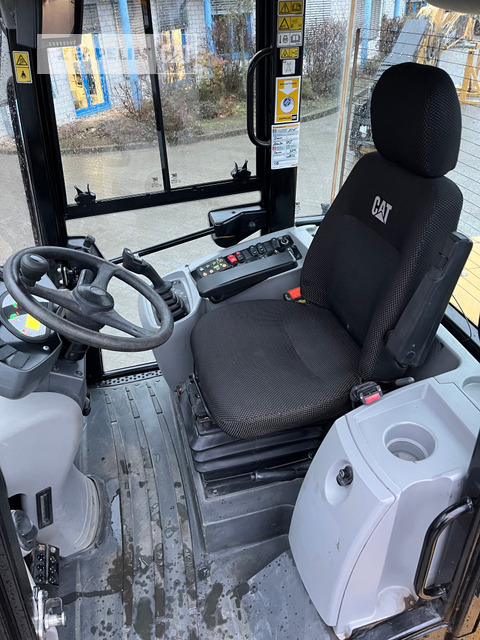 Wheel loader Cat 918M