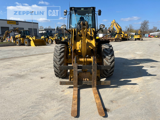 Wheel loader Cat 918M