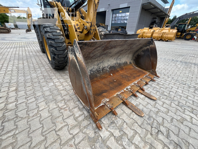 Wheel loader Cat 918M