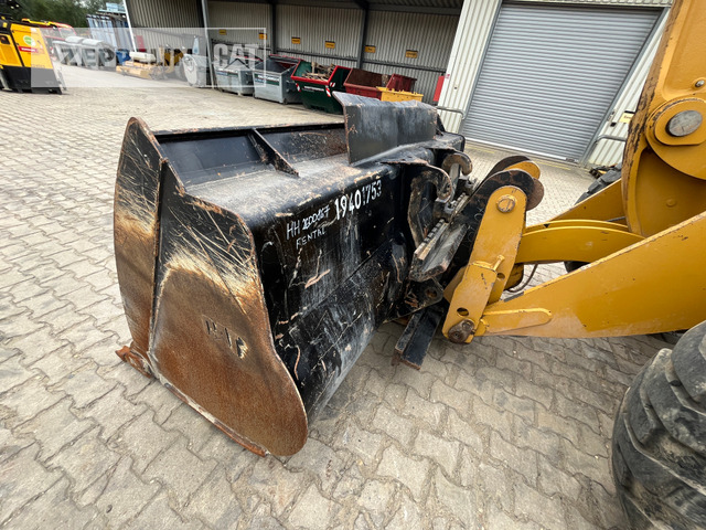 Wheel loader Cat 918M