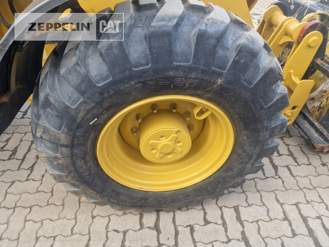 Wheel loader Cat 918M