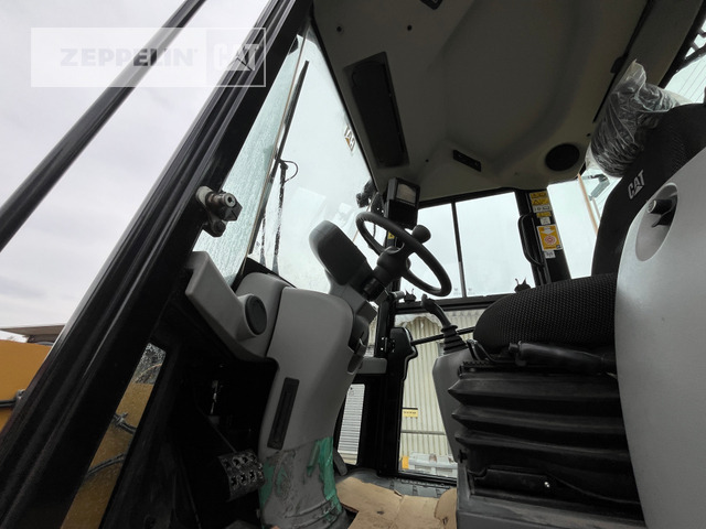 Wheel loader Cat 918M