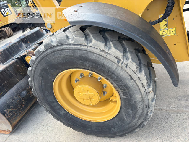 Wheel loader Cat 918M