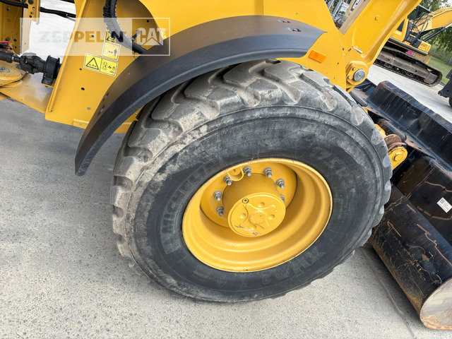 Wheel loader Cat 918M