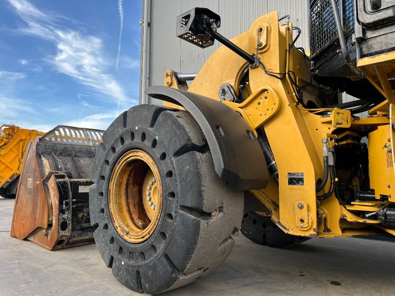 Wheel loader Cat 930M