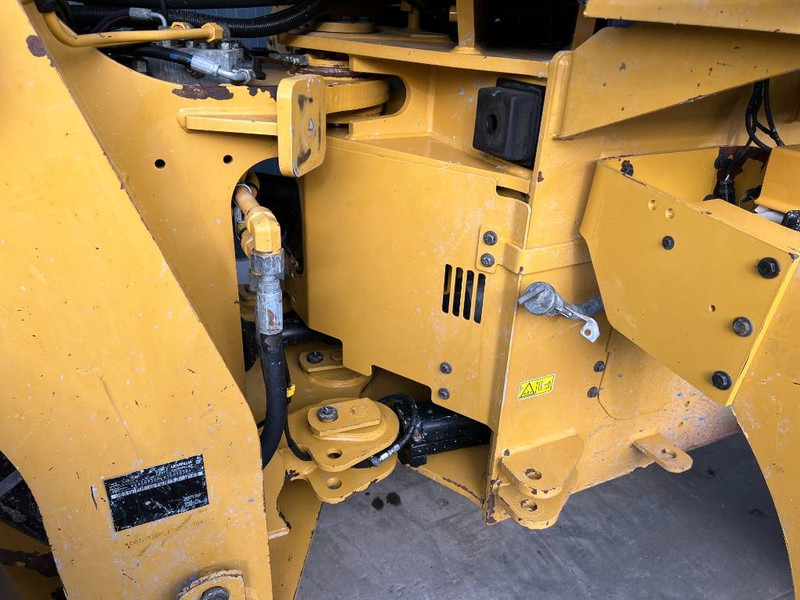 Wheel loader Cat 930M