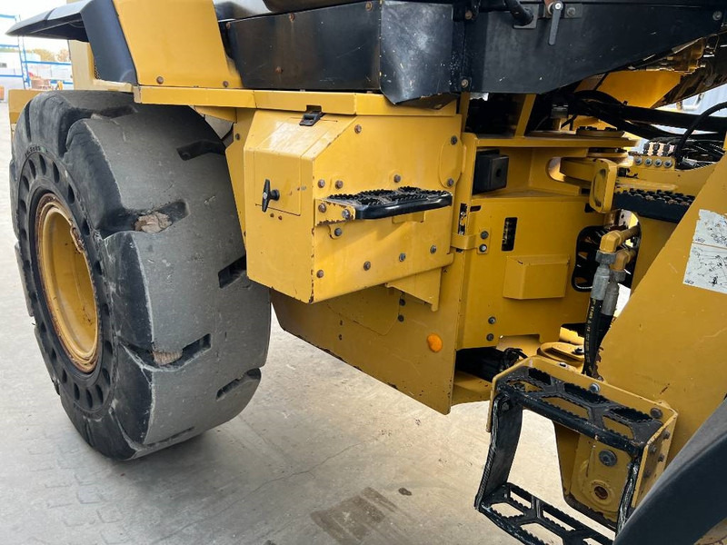 Wheel loader Cat 930M