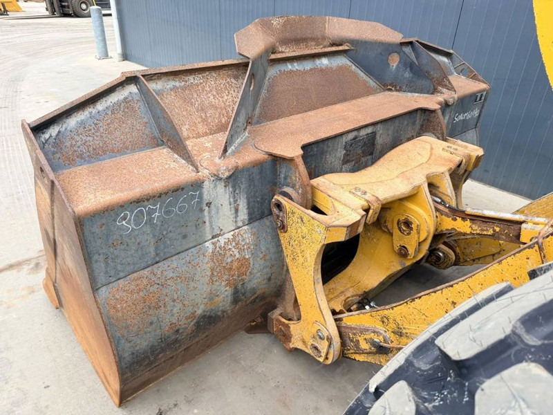 Wheel loader Cat 930M