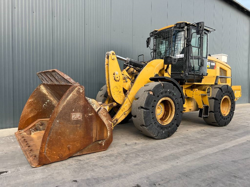 Wheel loader Cat 930M