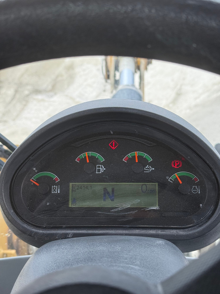 Wheel loader Cat 930M