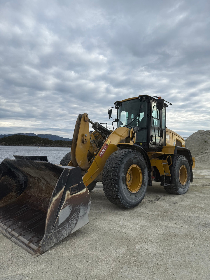 Wheel loader Cat 930M