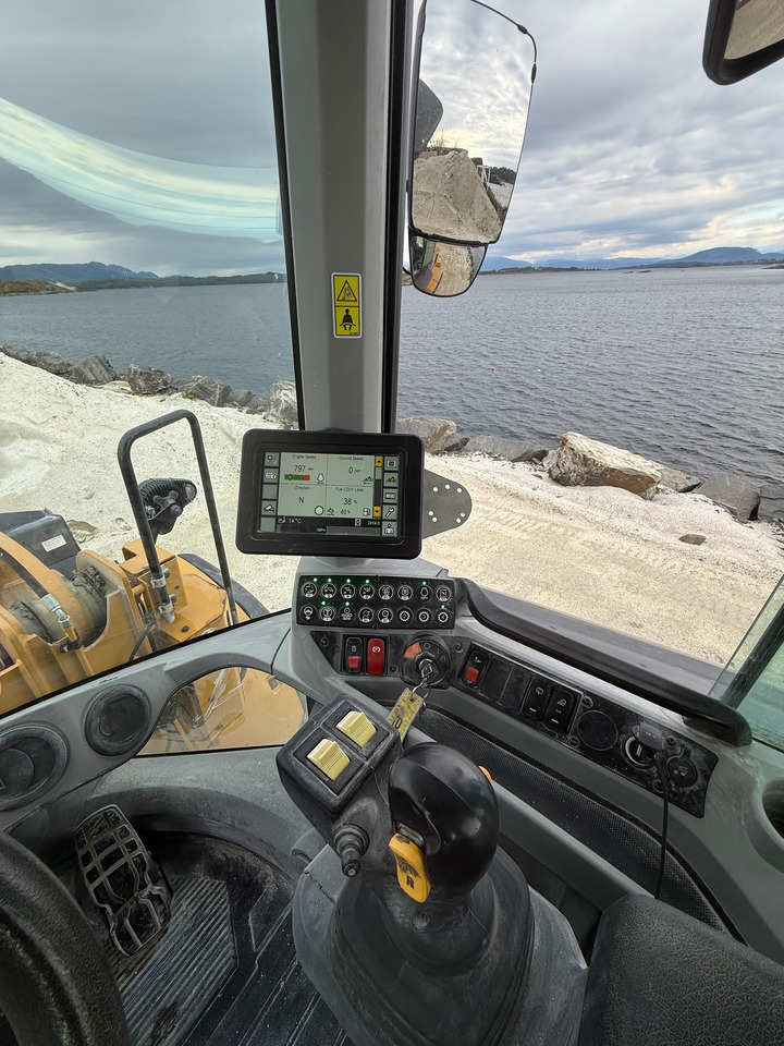 Wheel loader Cat 930M