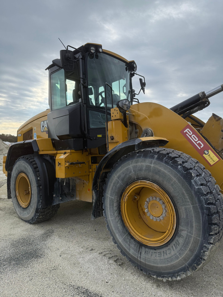 Wheel loader Cat 930M