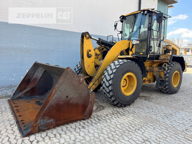 Wheel loader Cat 930M