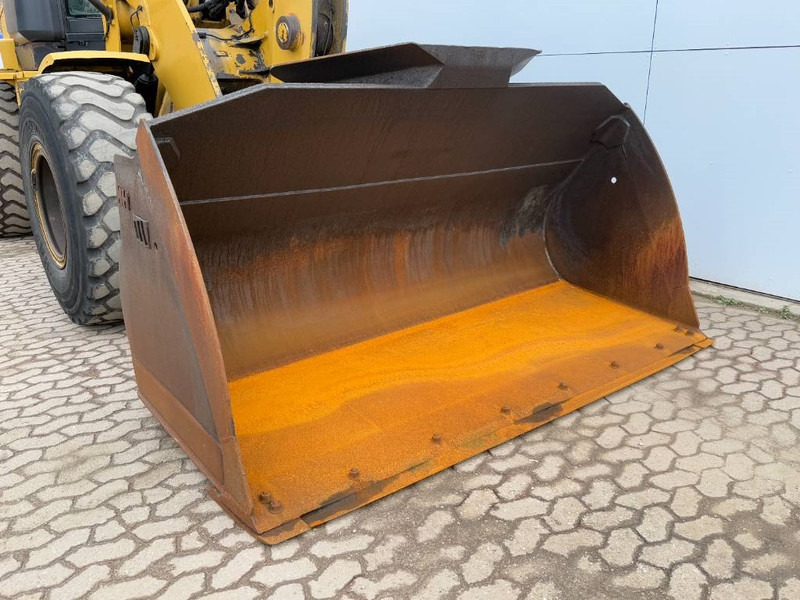 Wheel loader Cat 938K - German German / Backup Camera