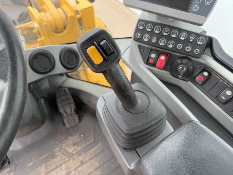 Wheel loader Cat 938K - German German / Backup Camera