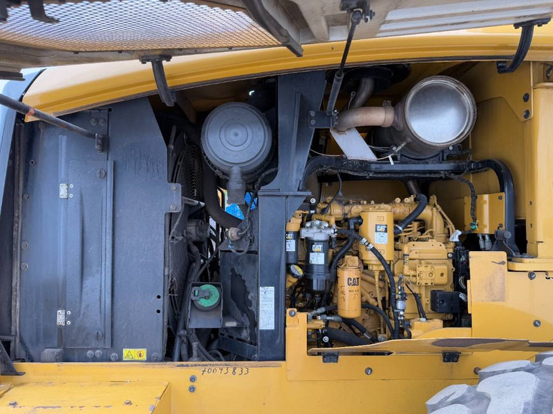 Wheel loader Cat 938K - German German / Backup Camera