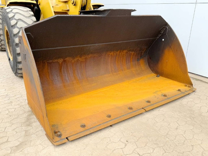 Wheel loader Cat 938K - German German / Backup Camera