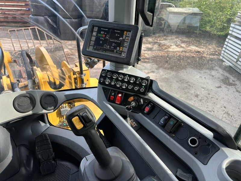 Wheel loader Cat 938M