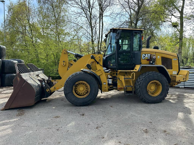 Wheel loader Cat 938M