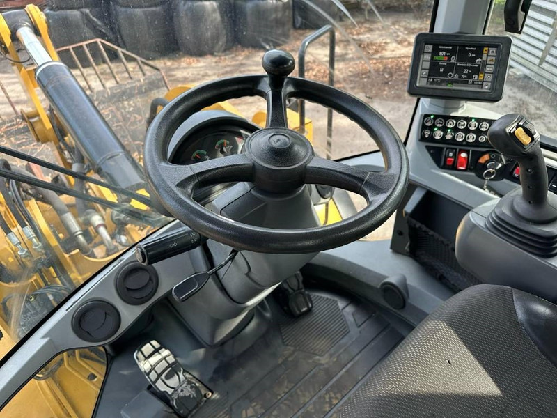 Wheel loader Cat 938M