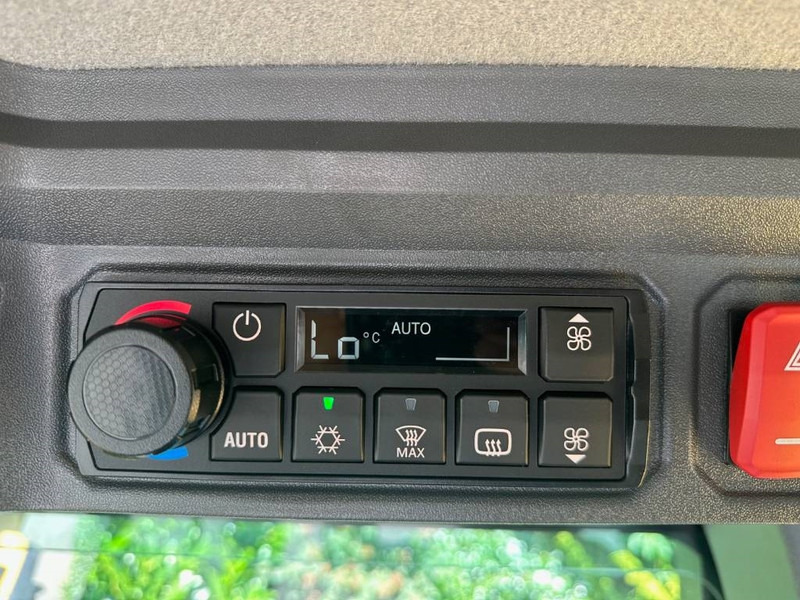 Wheel loader Cat 938M