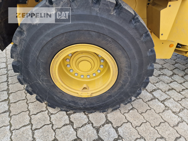 Wheel loader Cat 938M