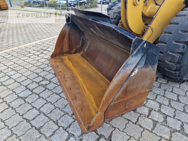 Wheel loader Cat 938M