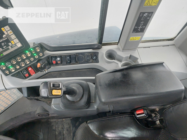 Wheel loader Cat 938M