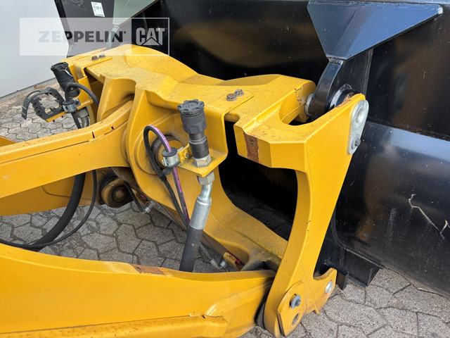 Wheel loader Cat 938M