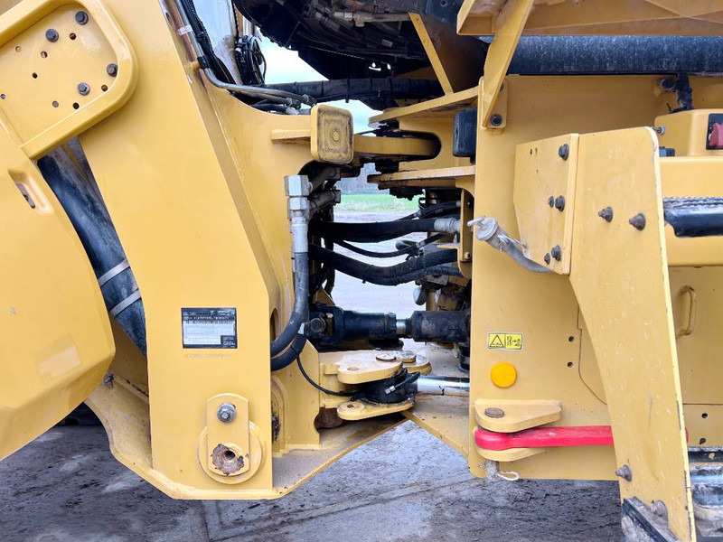 Wheel loader Cat 938M - Quick Coupler / Weight System